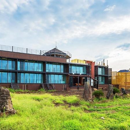 Castle Pool Resort Jeju Bagian luar foto