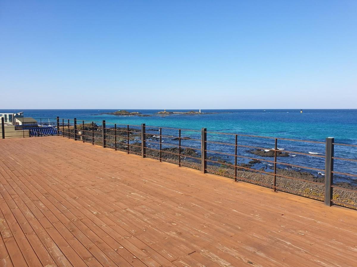 Castle Pool Resort Jeju Bagian luar foto