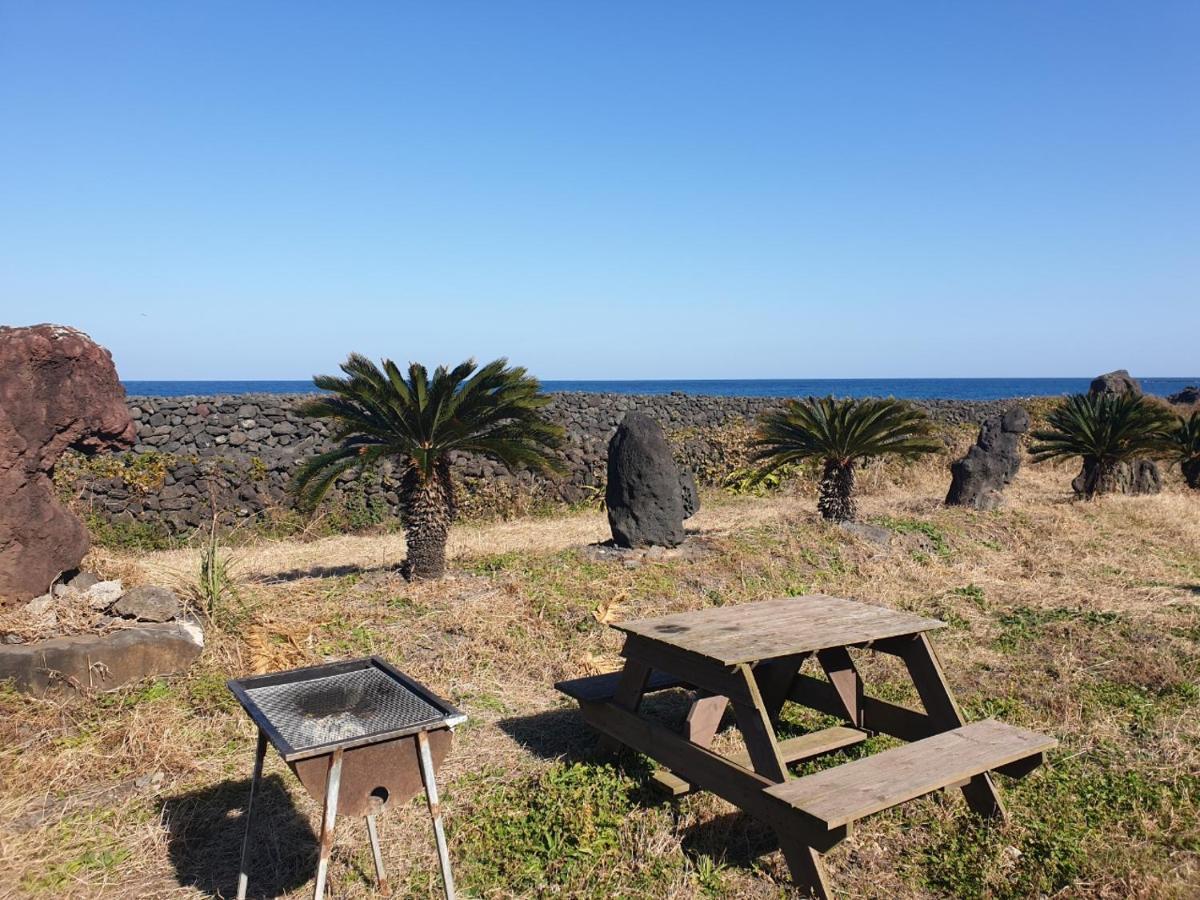 Castle Pool Resort Jeju Bagian luar foto