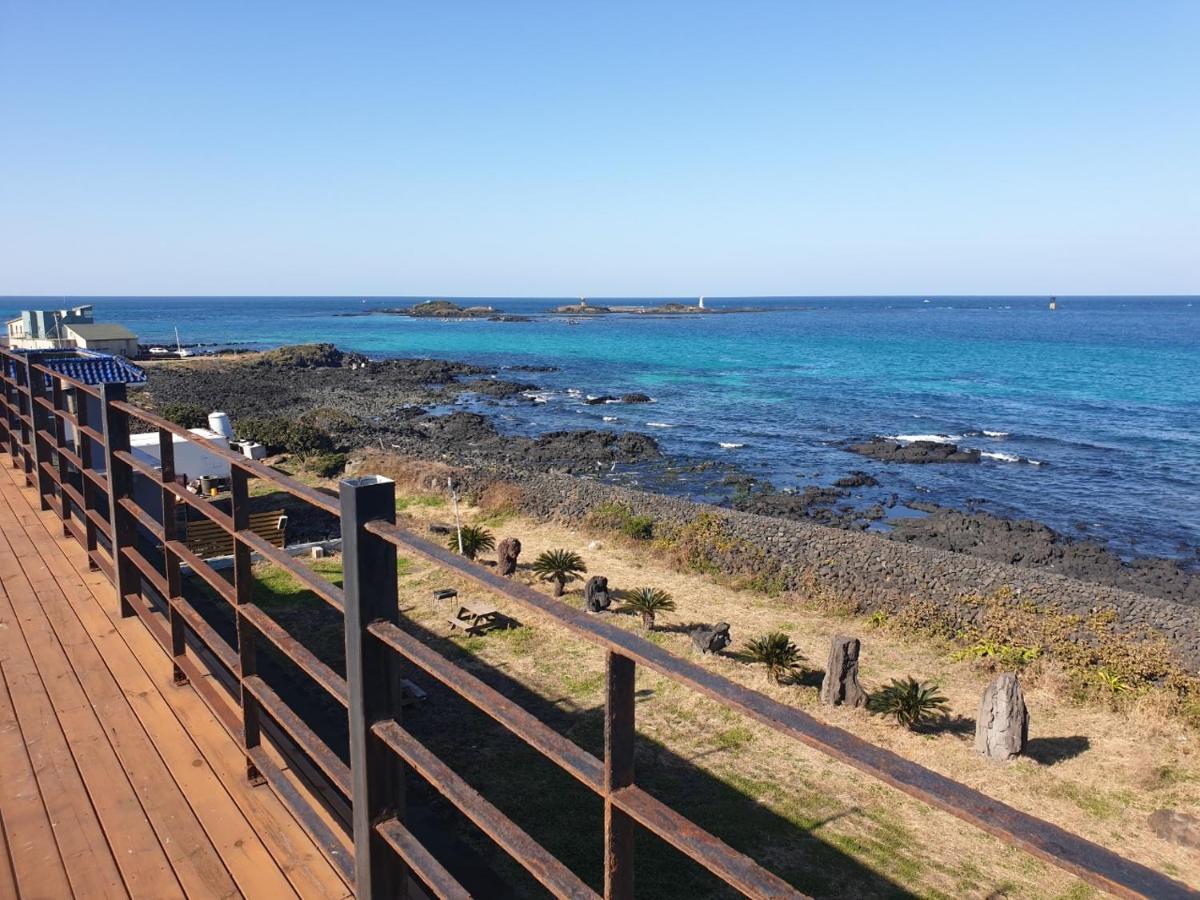 Castle Pool Resort Jeju Bagian luar foto