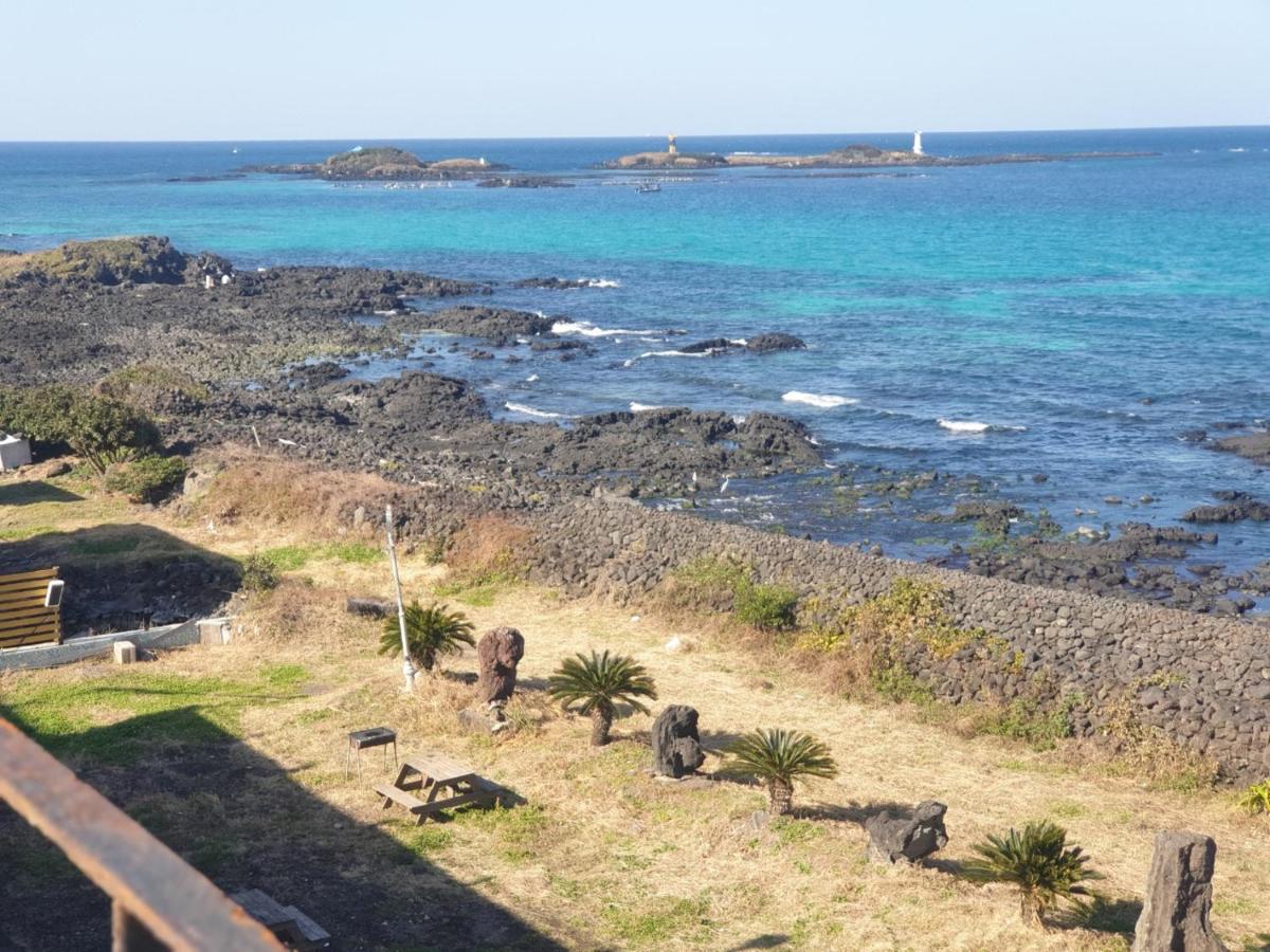 Castle Pool Resort Jeju Bagian luar foto