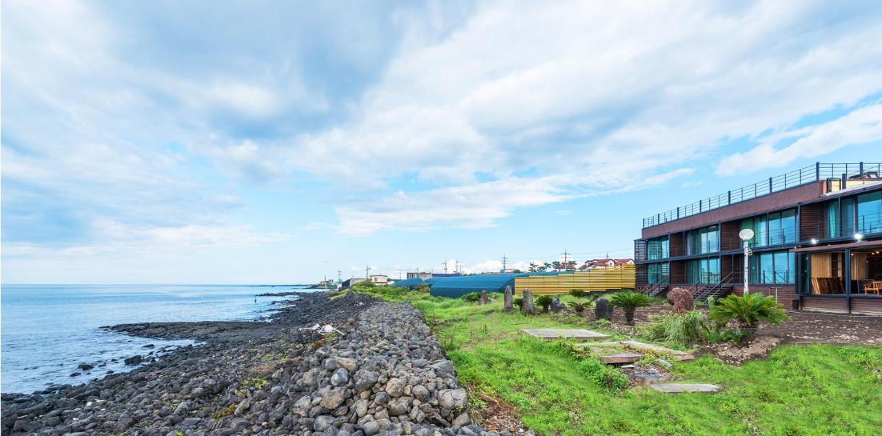 Castle Pool Resort Jeju Bagian luar foto