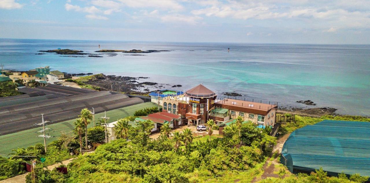Castle Pool Resort Jeju Bagian luar foto