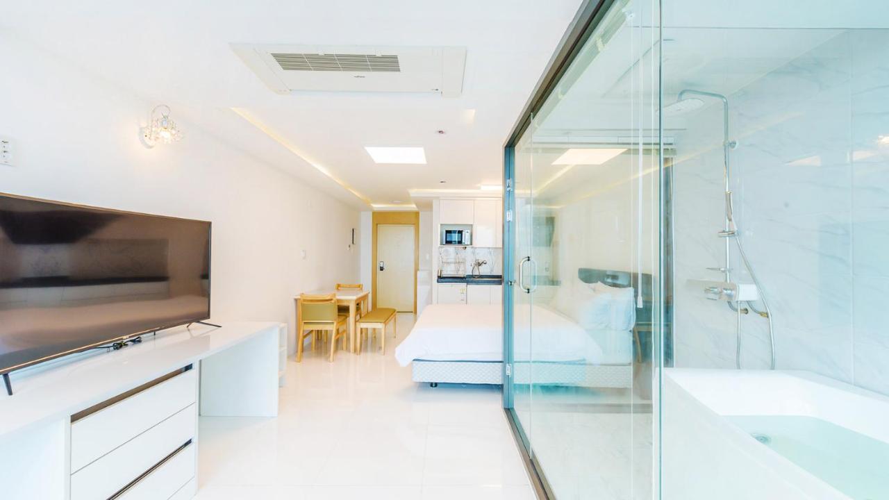 Castle Pool Resort Jeju Bagian luar foto