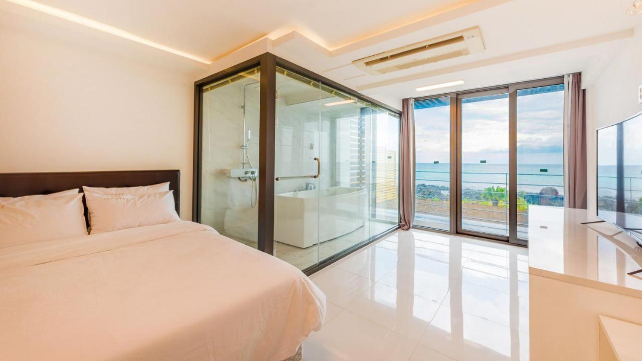 Castle Pool Resort Jeju Bagian luar foto