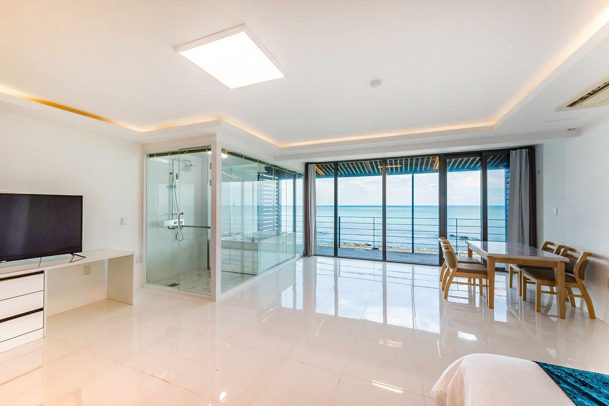 Castle Pool Resort Jeju Bagian luar foto